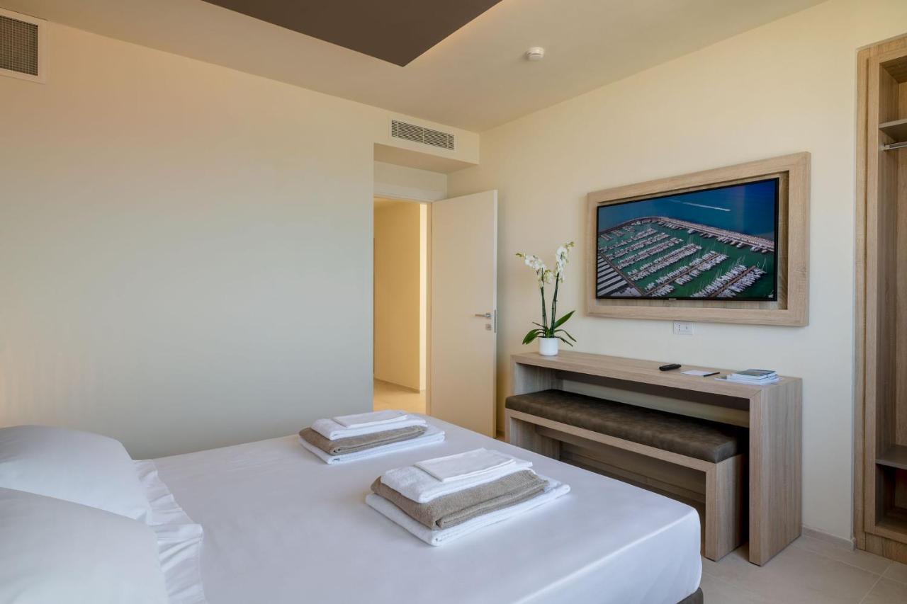 Palace Lido Hotel & Suites Marina di Cecina Εξωτερικό φωτογραφία